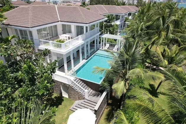 Villa, 4 Yatak Odası, Kişiye Özel Havuzlu, Denize Sıfır