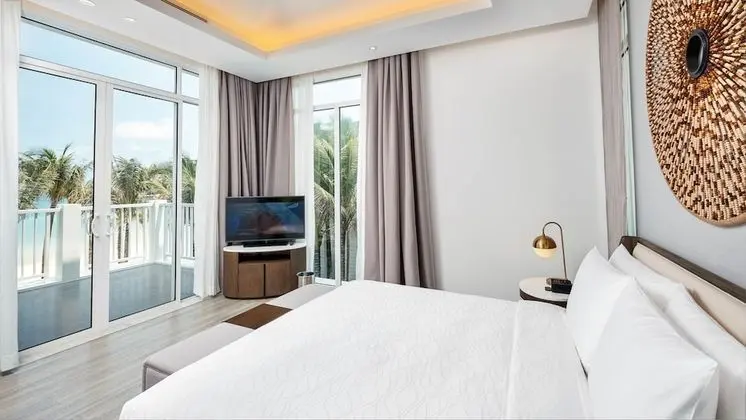 3 bedroom Beachfront Villa with Private Pool