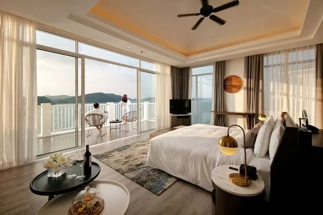 Villa, 4 Yatak Odası, Kişiye Özel Havuzlu (On The Rock)