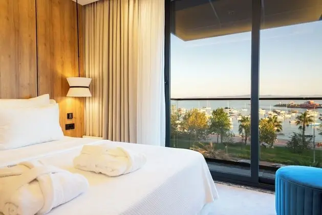 Deluxe Tek Büyük Yataklı Oda, Balkon, Deniz Manzaralı