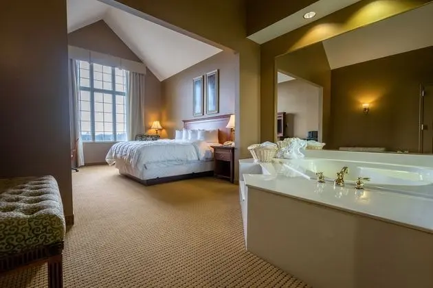 Süit, 1 En Büyük (King) Boy Yatak, Sıcak Su Küveti