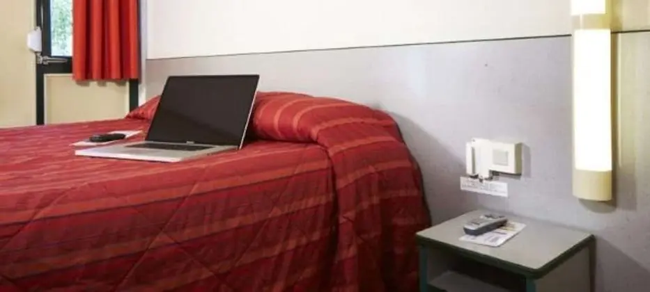 Standard Oda, Birden Çok Yatak (1 Double and 1 Single bed)
