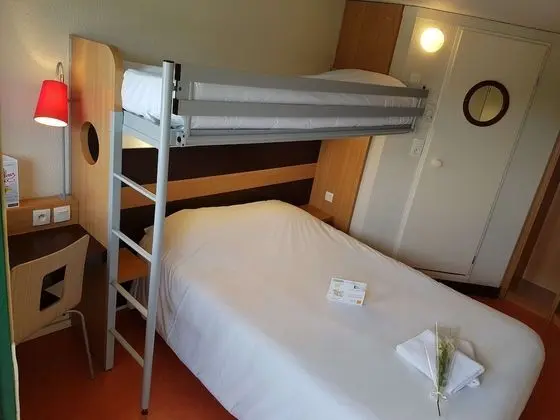 Standard Oda, Birden Çok Yatak (1 Double and 1 Single bed)
