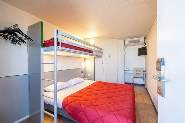 Standard Oda, Birden Çok Yatak (1 Double and 1 Single bed)
