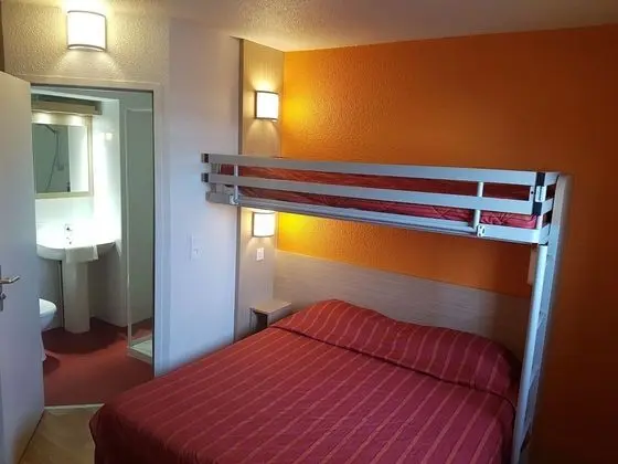 Standard Oda, Birden Çok Yatak (1 Double and 1 Single bed)