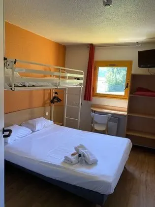 Standard Oda, Birden Çok Yatak (1 Double and 1 Single bed)