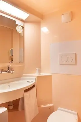 Standard Oda, Birden Çok Yatak (1 Double and 1 Single bed)