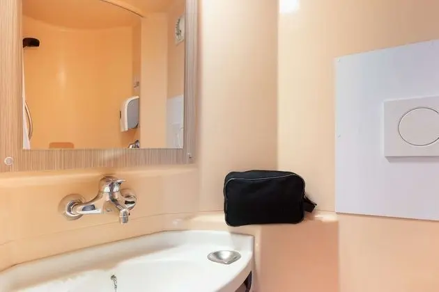 Standard Oda, Birden Çok Yatak (1 Double and 1 Single bed)