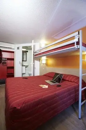 Standard Oda, Birden Çok Yatak (1 Double and 1 Single bed)