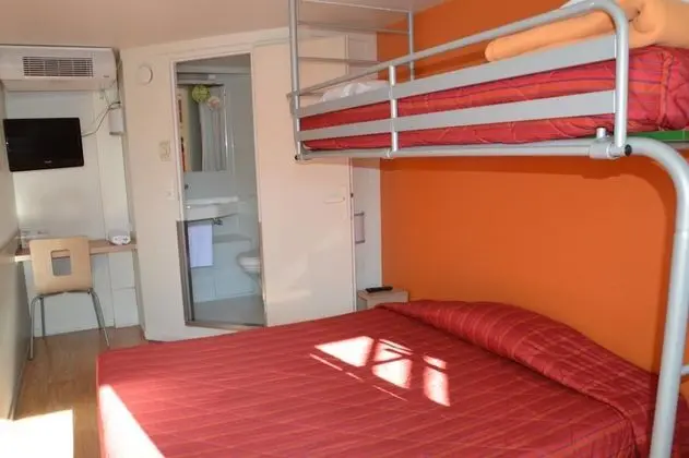 Standard Oda, Birden Çok Yatak (1 Double and 1 Single bed)