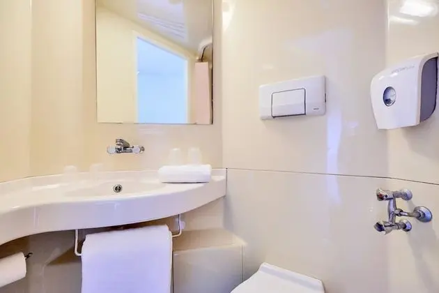 Standard Oda, Birden Çok Yatak (1 Double and 1 Single bed)