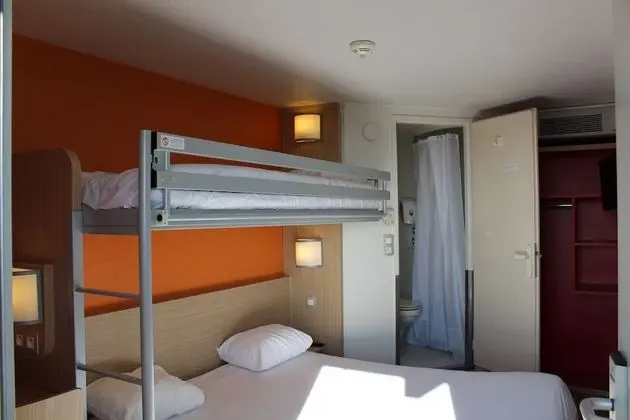 Standard Oda, Birden Çok Yatak (1 Double and 1 Single bed)
