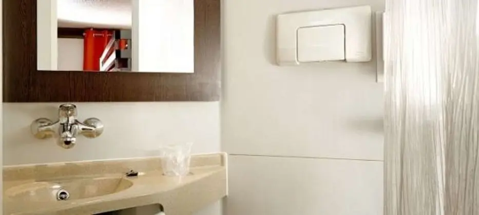 Standard Oda, Birden Çok Yatak (1 Double and 1 Single bed)