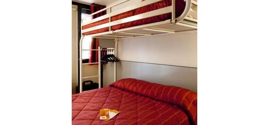 Standard Oda, Birden Çok Yatak (1 Double and 1 Single bed)