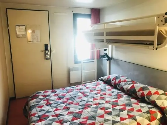 Standard Oda, Birden Çok Yatak (1 Double and 1 Single bed)