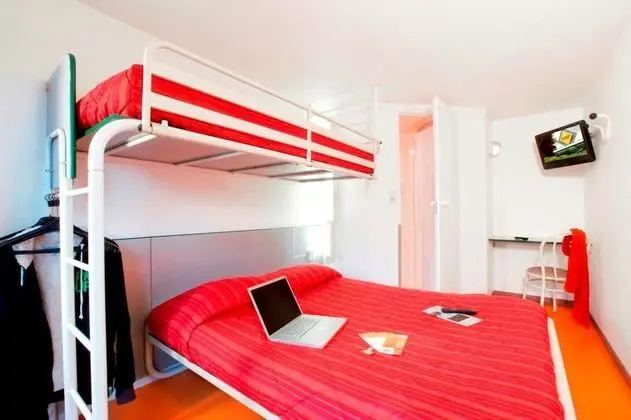 Standard Oda, Birden Çok Yatak (1 Double and 1 Single bed)