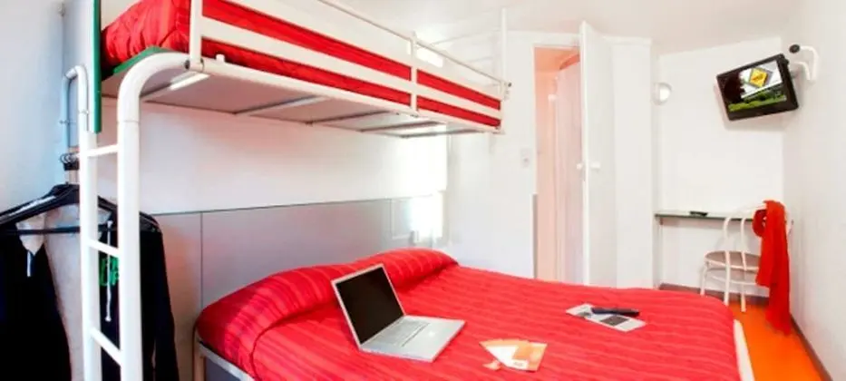 Standard Oda, Birden Çok Yatak (1 Double and 1 Single bed)