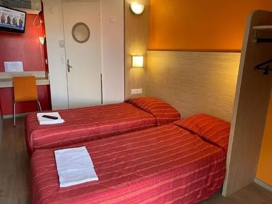 Standard Oda, Birden Çok Yatak (1 Double and 1 Single bed)