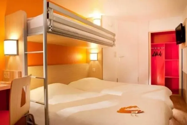 Standard Oda, Birden Çok Yatak (1 Double and 1 Single bed)