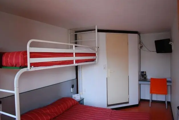 Standard Oda, Birden Çok Yatak (1 Double and 1 Single bed)