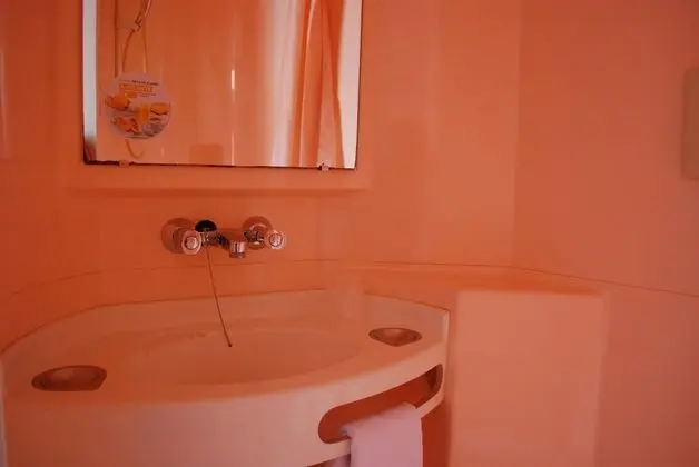Standard Oda, Birden Çok Yatak (1 Double and 1 Single bed)