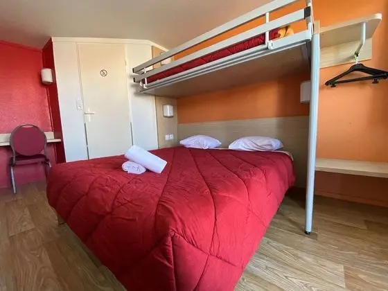 Standard Oda, Birden Çok Yatak (1 Double and 1 Single bed)