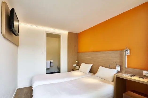 Standard Oda, Birden Çok Yatak (1 Double and 1 Single bed)