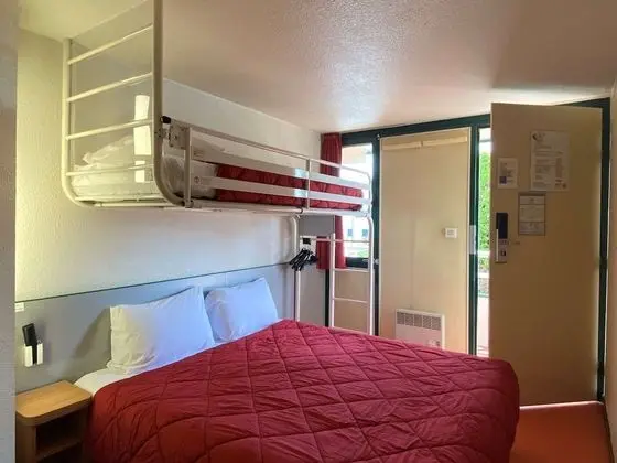 Standard Oda, Birden Çok Yatak (1 Double and 1 Single bed)