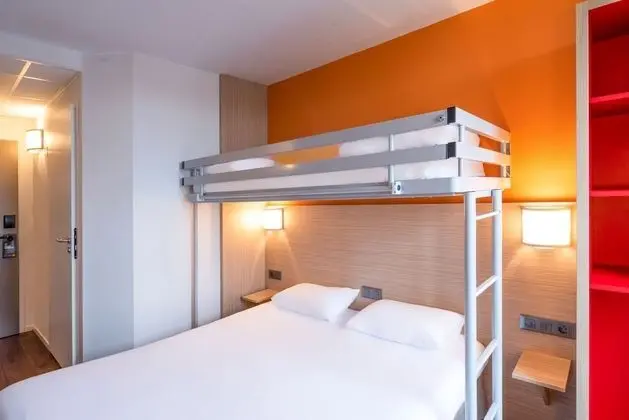 Standard Oda, Birden Çok Yatak (1 Double and 1 Single bed)