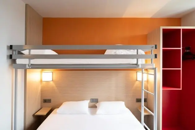 Standard Oda, Birden Çok Yatak (1 Double and 1 Single bed)