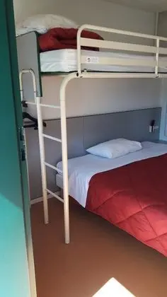 Standard Oda, Birden Çok Yatak (1 Double and 1 Single bed)