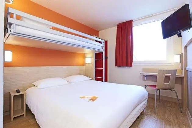 Standard Oda, Birden Çok Yatak (One Double Bed and One Single Bed)