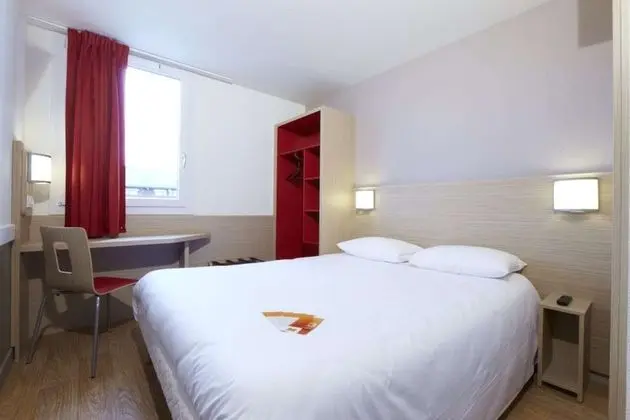 Standard Oda, Birden Çok Yatak (One Double Bed and One Single Bed)