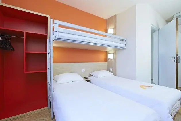 Standard Oda, Birden Çok Yatak (One Double Bed and One Single Bed)