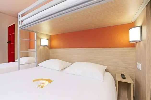 Standard Oda, Birden Çok Yatak (One Double Bed and One Single Bed)