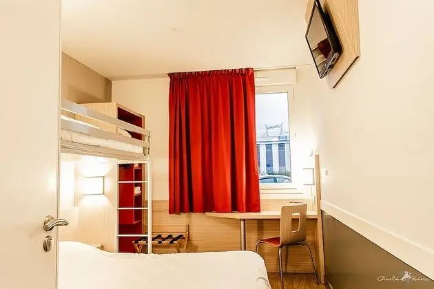 Standard Oda, Birden Çok Yatak (One Double Bed and One Single Bed)