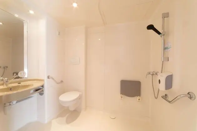 Standard Oda, Birden Çok Yatak (1 Double bed and 2 Single beds)