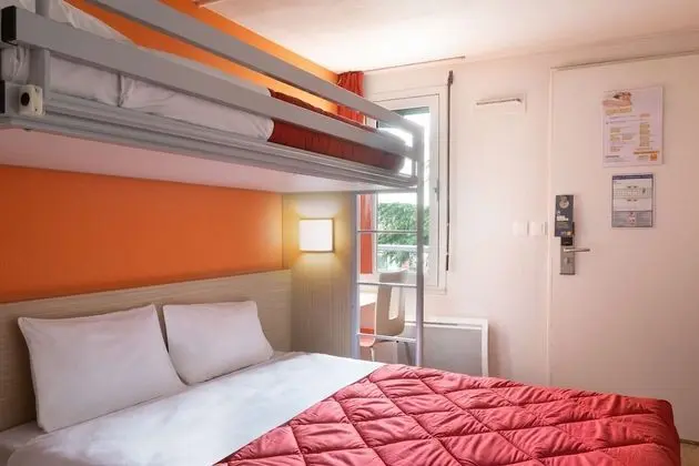 Standard Oda, Birden Çok Yatak (1 Double and 1 Single bed)