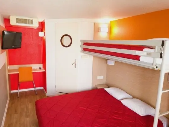 Standard Oda, Birden Çok Yatak (1 Double and 1 Single bed)