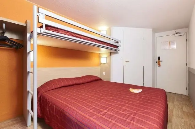 Standard Oda, Birden Çok Yatak (1 Double and 1 Single bed)