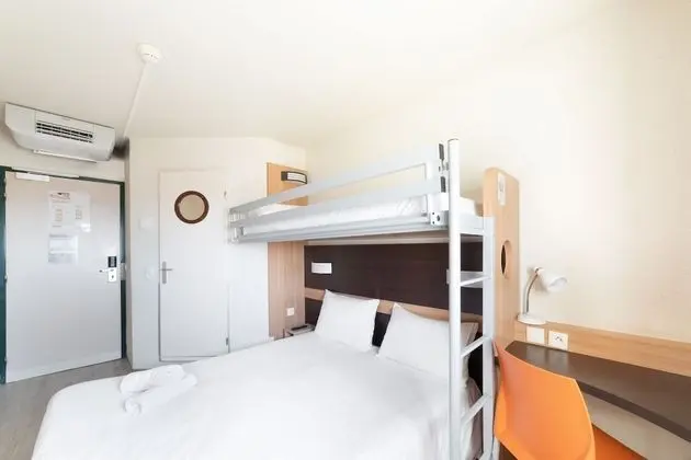 Standard Oda, Birden Çok Yatak (1 Double and 1 Single bed)