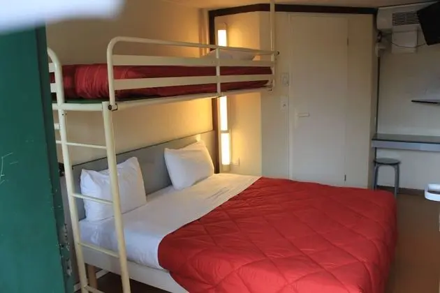 Standard Oda, Birden Çok Yatak (1 Double and 1 Single bed)