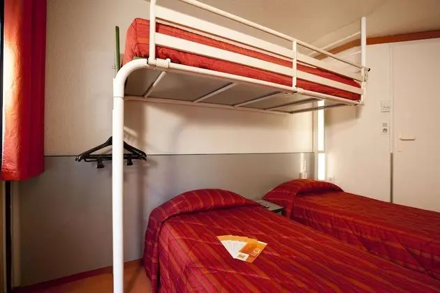 Standard Oda, Birden Çok Yatak (1 Double and 1 Single bed)