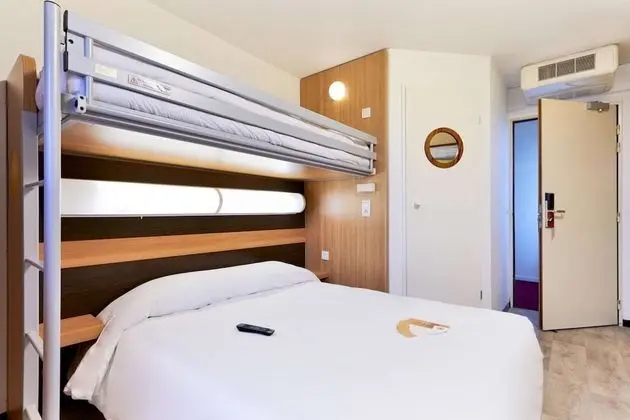 Standard Oda, Birden Çok Yatak (1 Double and 1 Single bed)