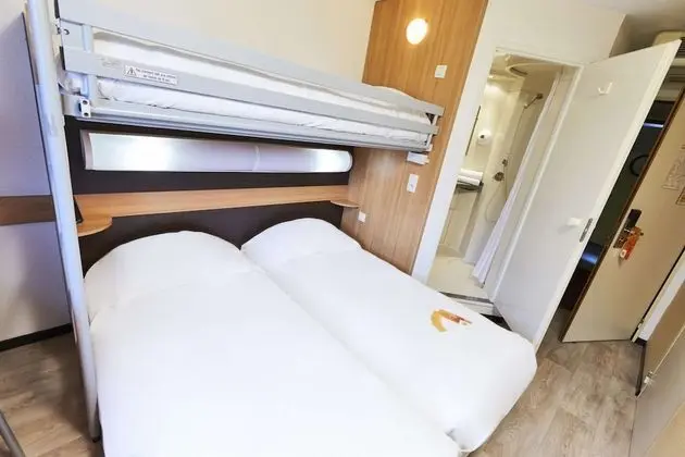 Standard Oda, Birden Çok Yatak (1 Double and 1 Single bed)