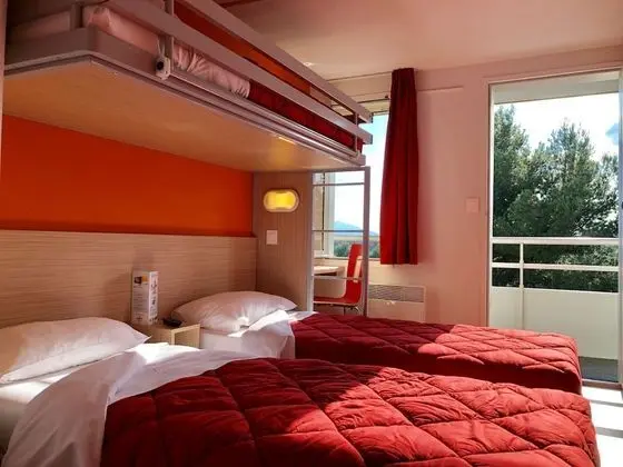 Standard Oda, Birden Çok Yatak (1 Double and 1 Single bed)