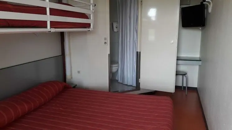 Standard Oda, Birden Çok Yatak (1 Double and 1 Single bed)