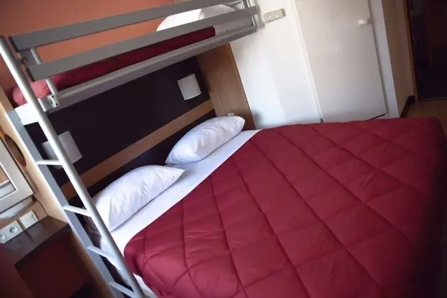 Standard Oda, Birden Çok Yatak (1 Double and 1 Single bed)
