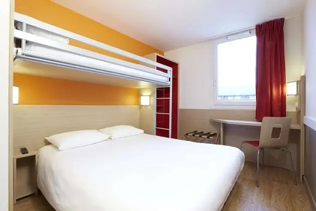 Üç Kişilik Oda (1 Double and 1 Single bed)
