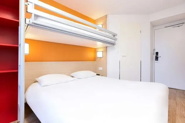 Üç Kişilik Oda (1 Double and 1 Single bed)